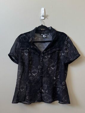 Spin Doctor skulls & floral button front lace neck blouse 💜